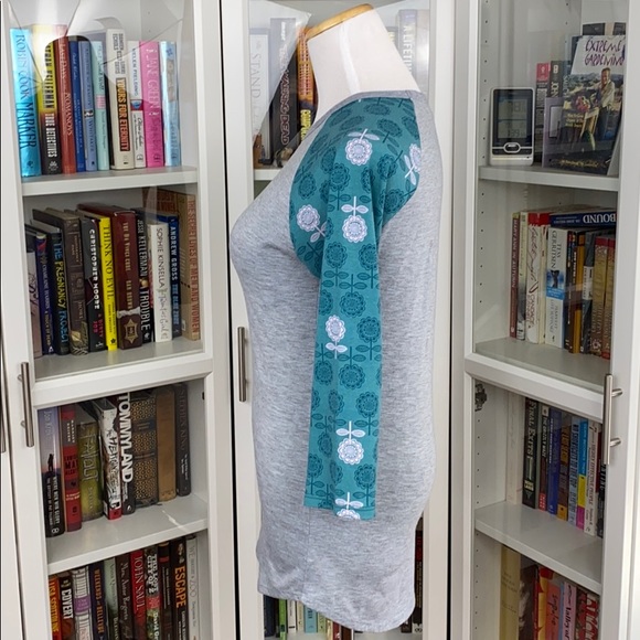 LuLaRoe Randy Gray Floral Print 3/4 Sleeve Tunic - Picture 11 of 15